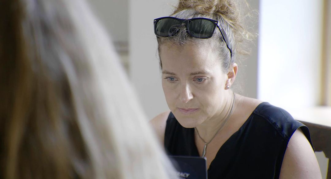 A parent connecting with the Imagine Reading community